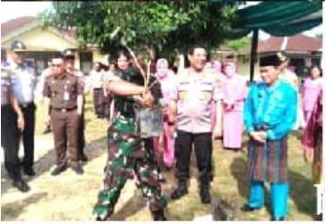 Jajaran Polres Pelalawan Tanam 565 Pohon Polri Peduli Penghijauan